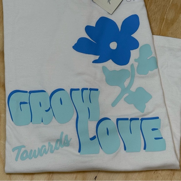 Universal Thread “Grow Love” Graphic Tee White Blue Floral – Size L – NWT - Picture 4 of 7